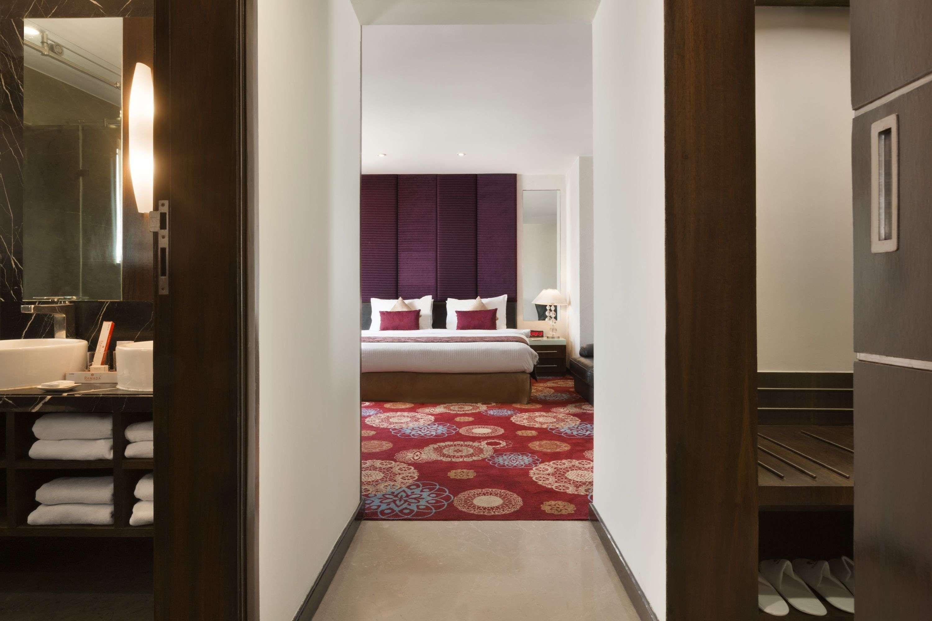 Ramada Ahmedabad Hotel Exterior foto