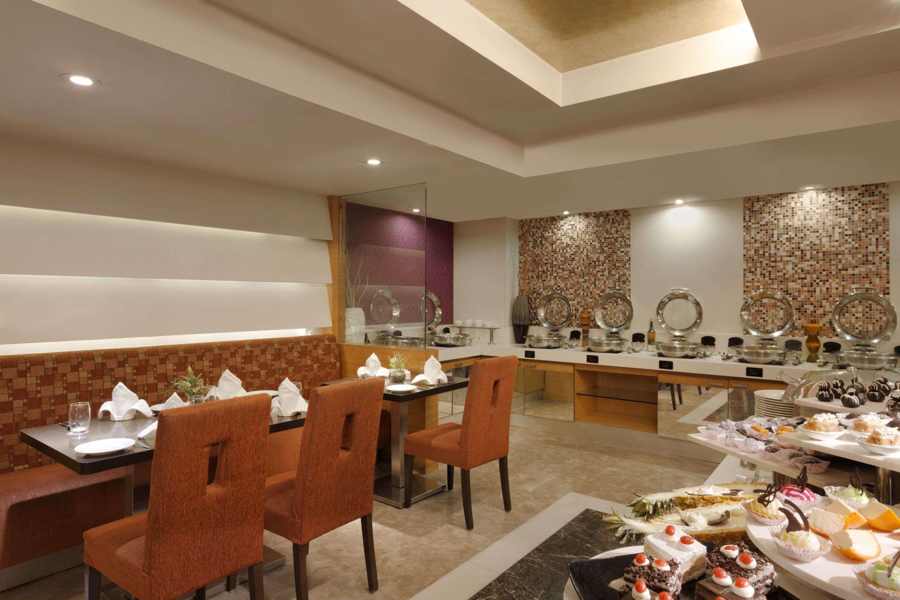 Ramada Ahmedabad Hotel Exterior foto