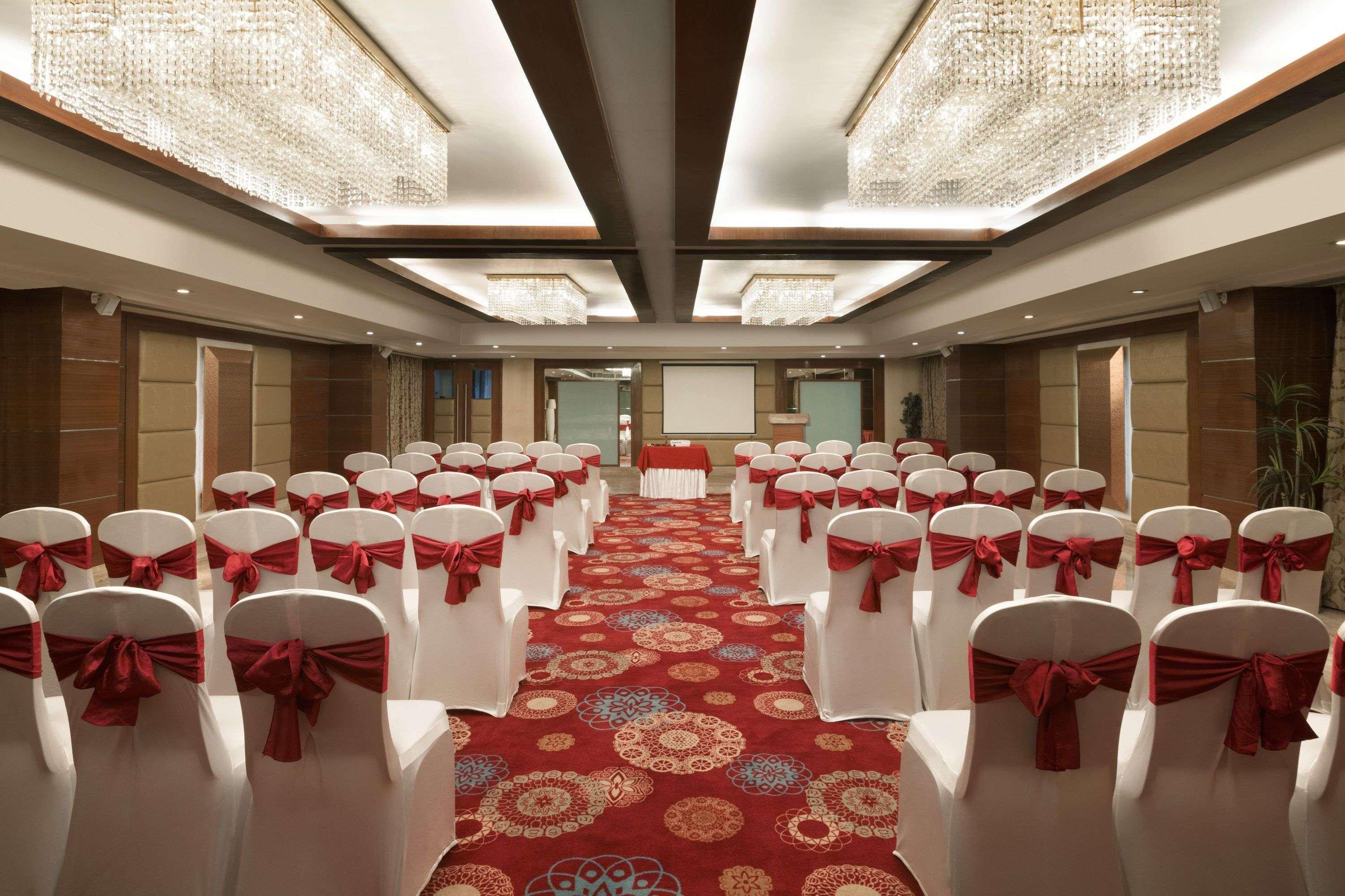 Ramada Ahmedabad Hotel Exterior foto