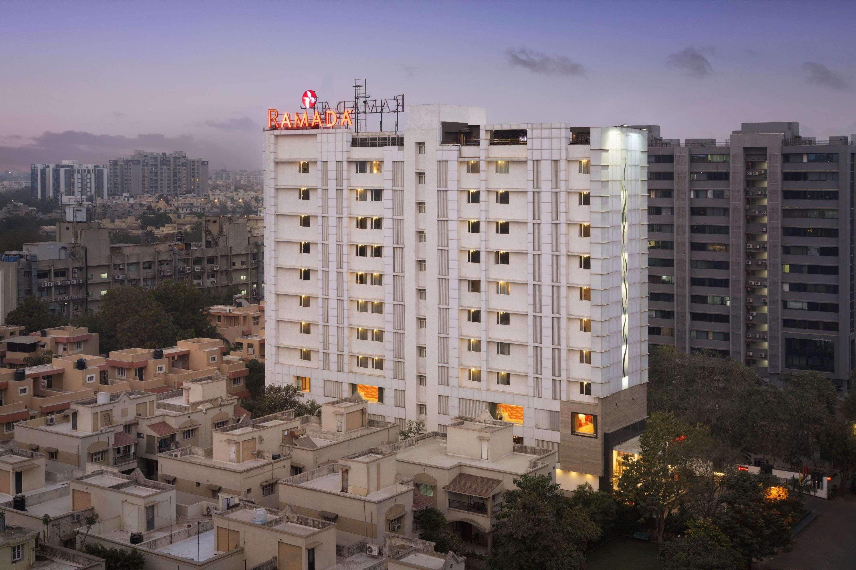 Ramada Ahmedabad Hotel Exterior foto