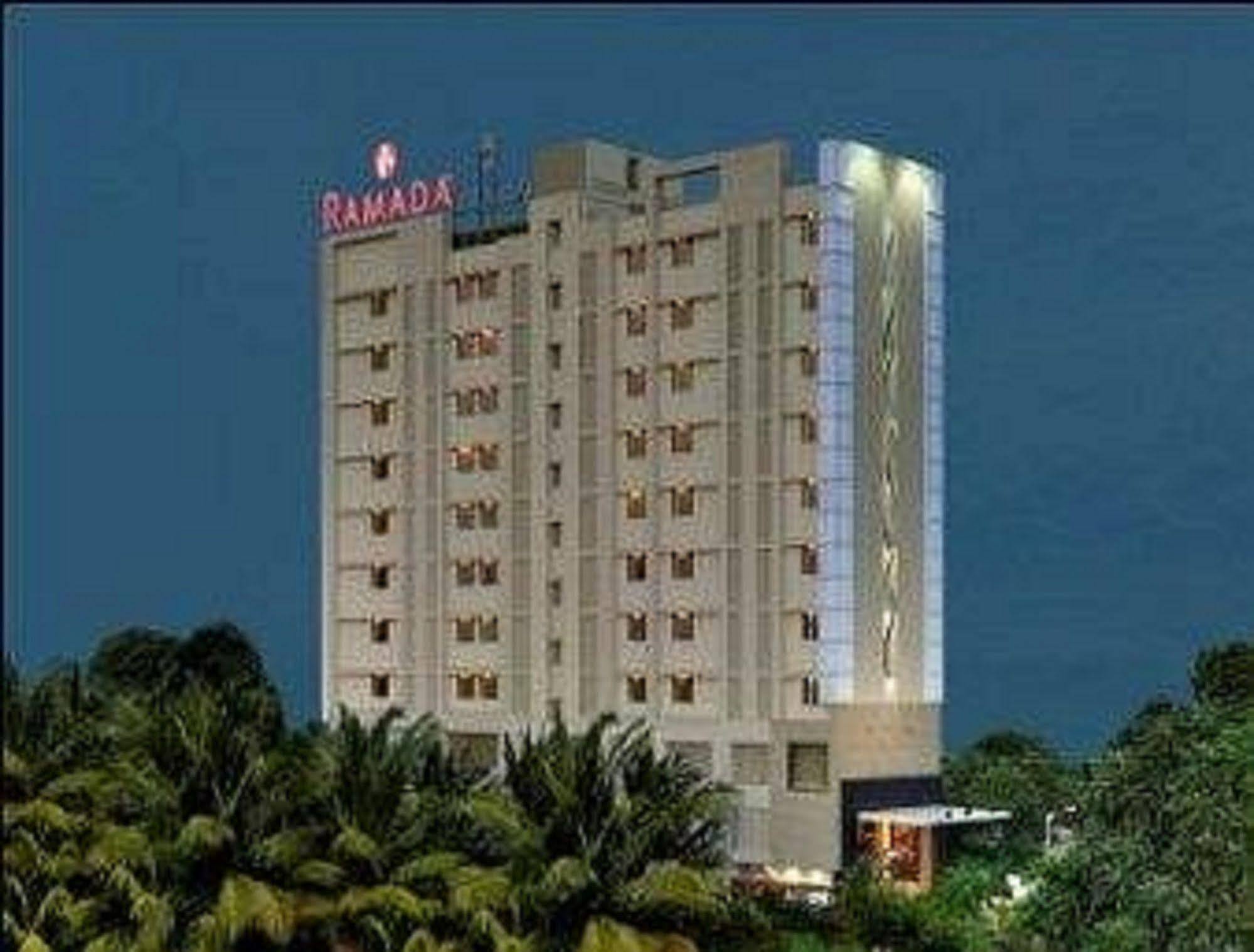 Ramada Ahmedabad Hotel Exterior foto