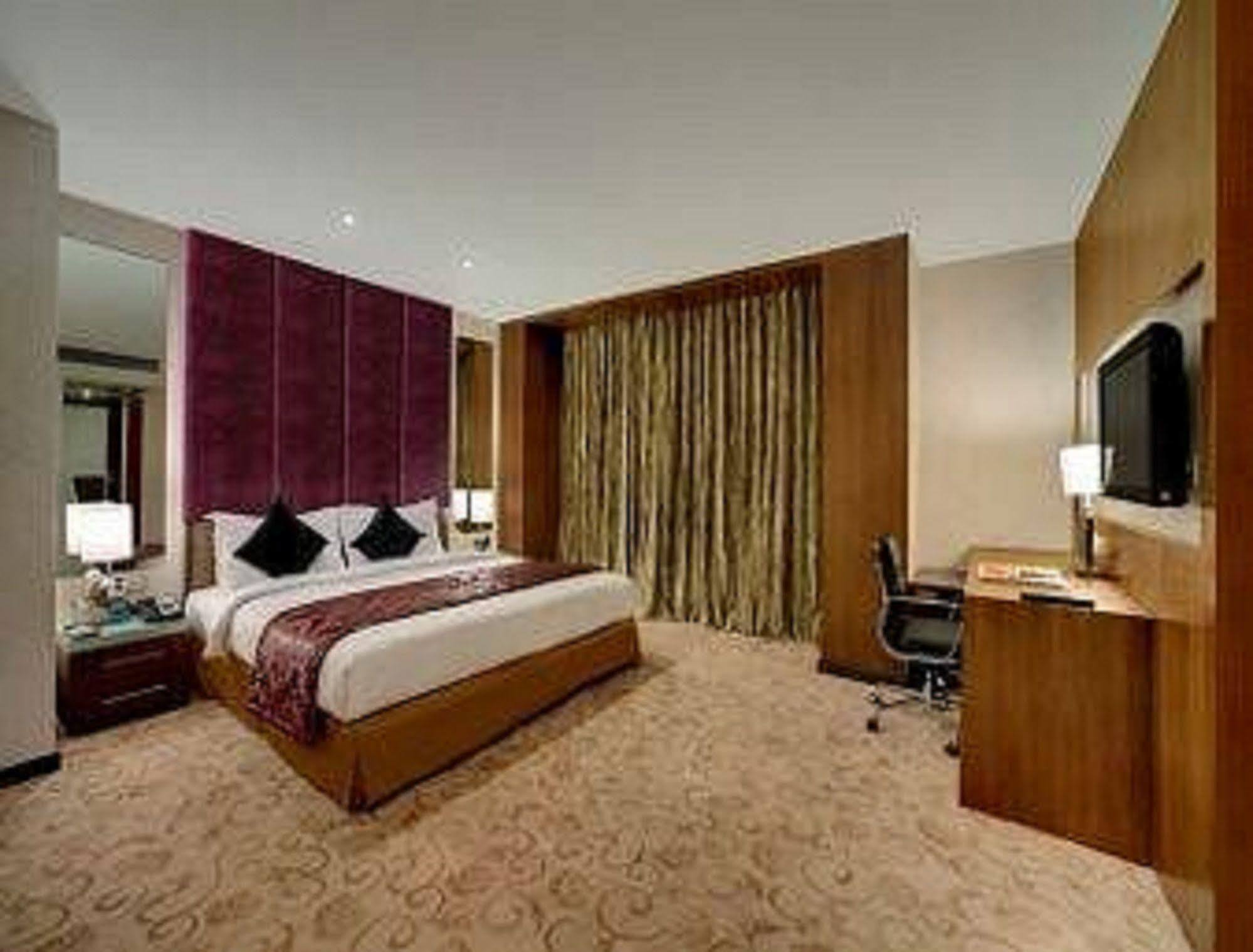 Ramada Ahmedabad Hotel Cameră foto