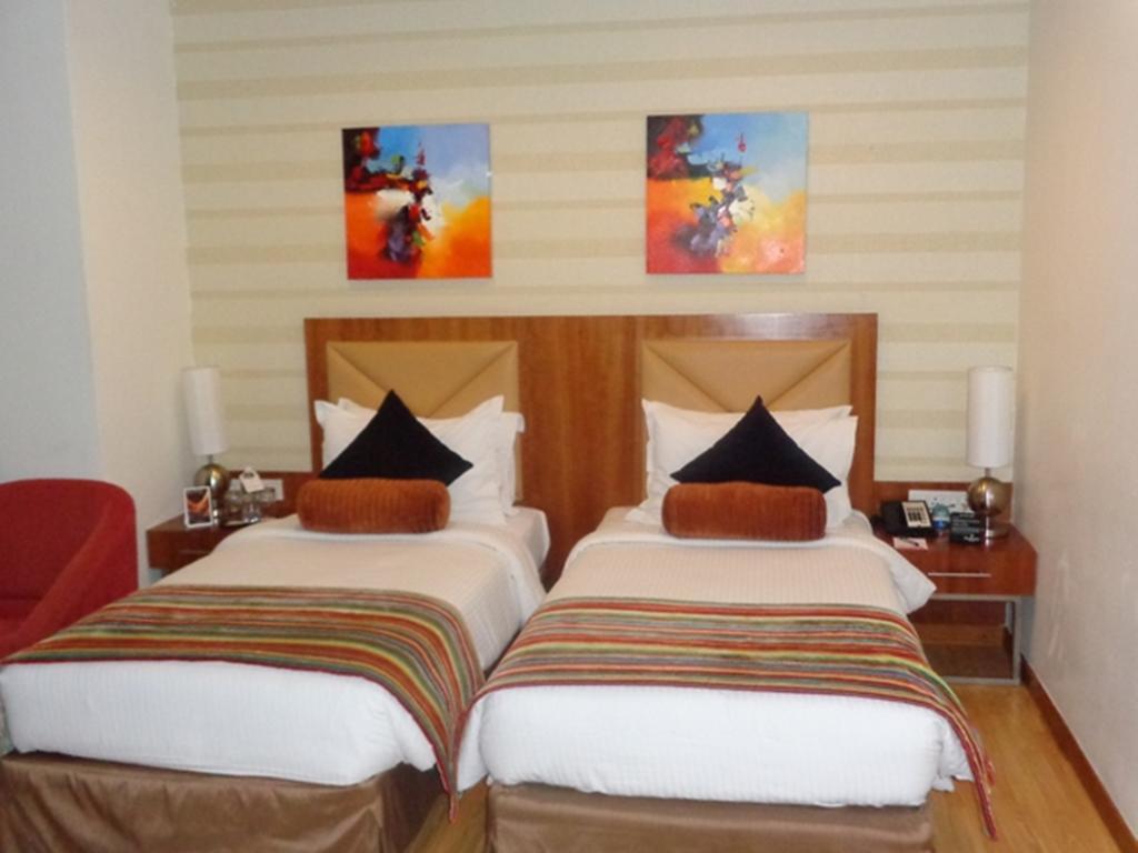 Ramada Ahmedabad Hotel Exterior foto