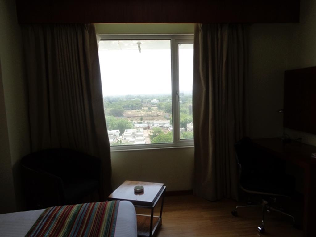 Ramada Ahmedabad Hotel Exterior foto