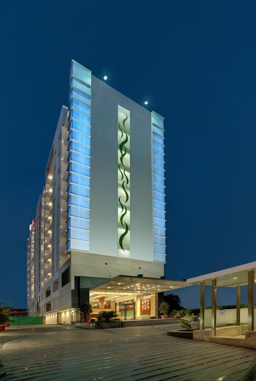 Ramada Ahmedabad Hotel Exterior foto