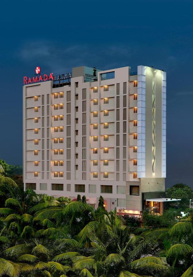 Ramada Ahmedabad Hotel Exterior foto